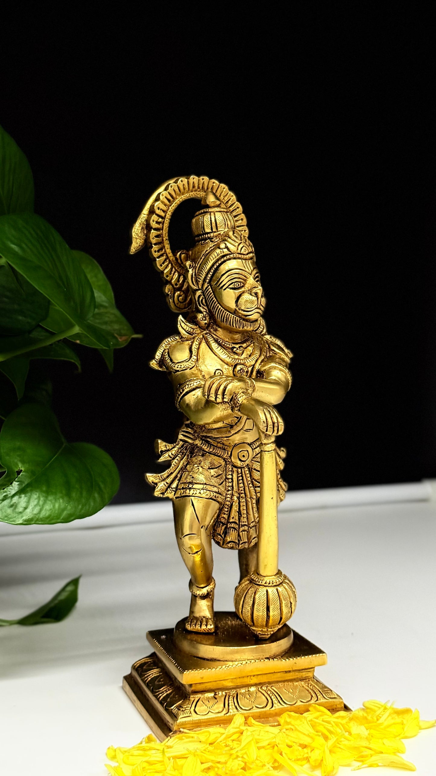 Majestic Brass Hanuman Idol - Embodiment of Strength and Devotion