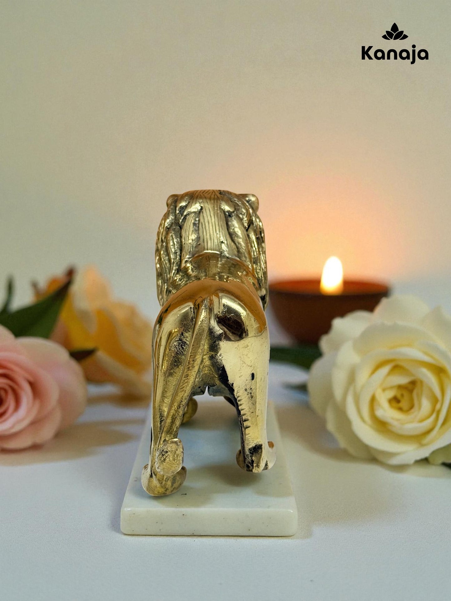 Golden Lion Statues - Embodying Power and Nobility