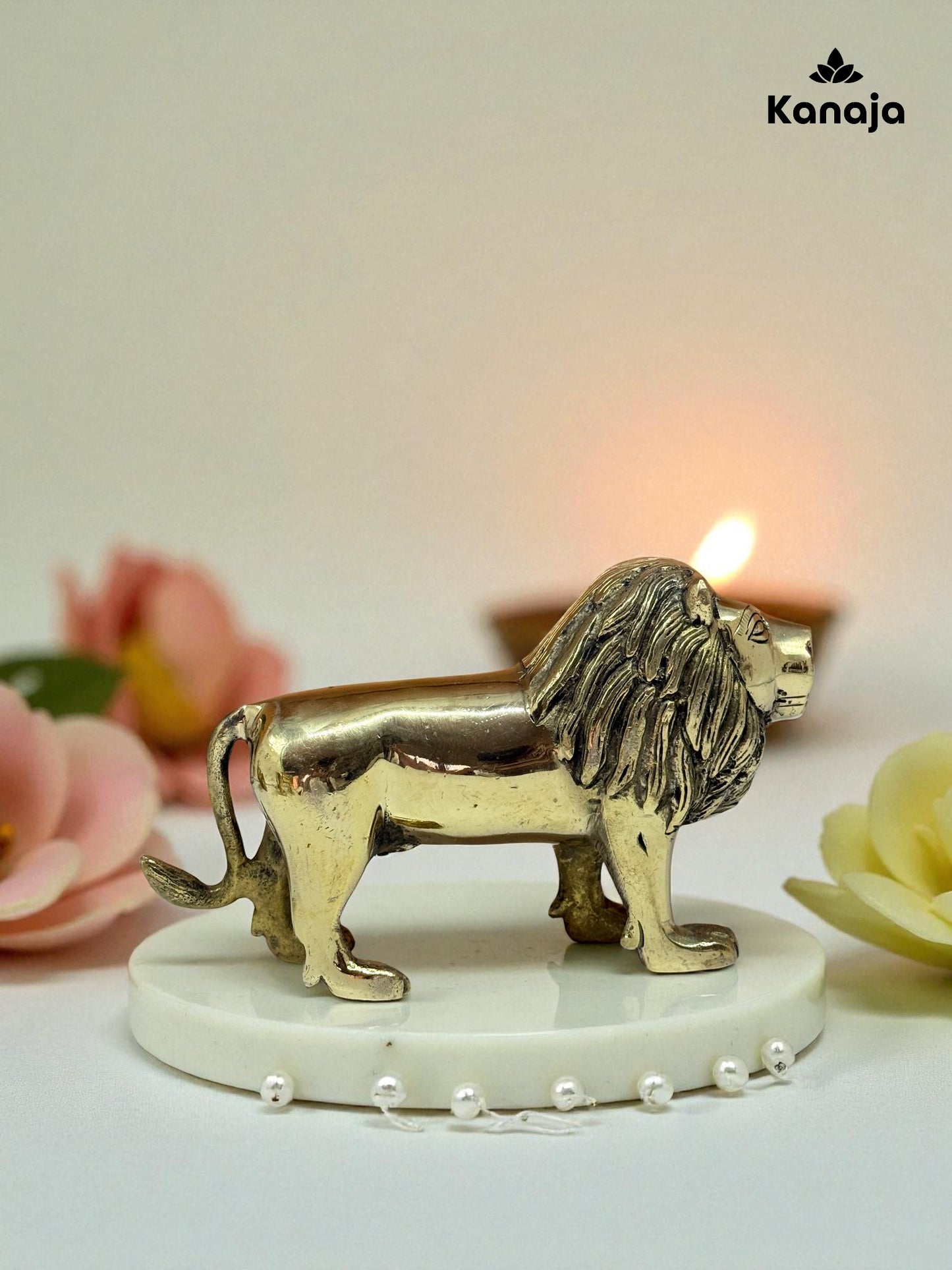 Golden Lion Statues - Embodying Power and Nobility