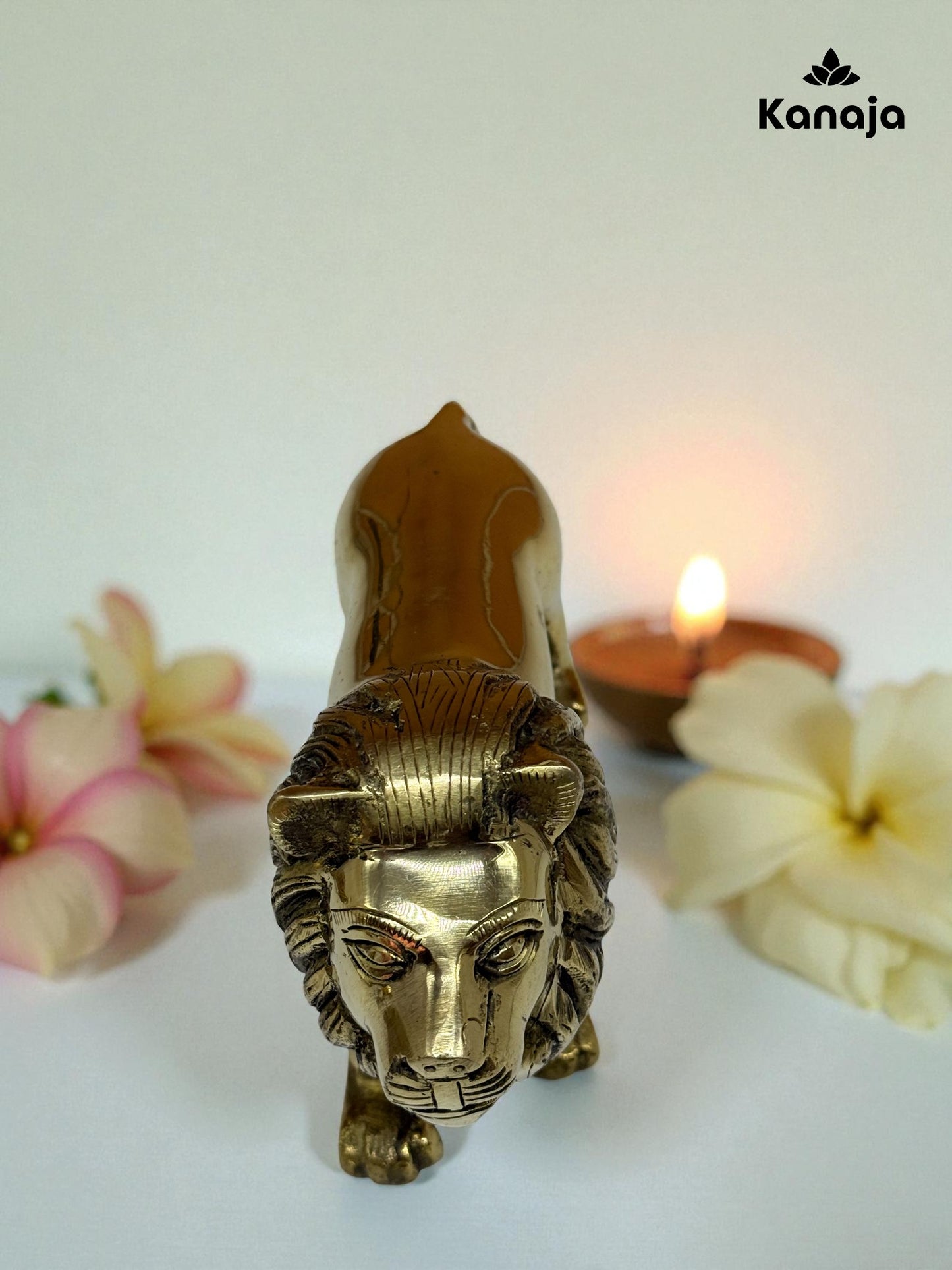 Golden Lion Statues - Embodying Power and Nobility