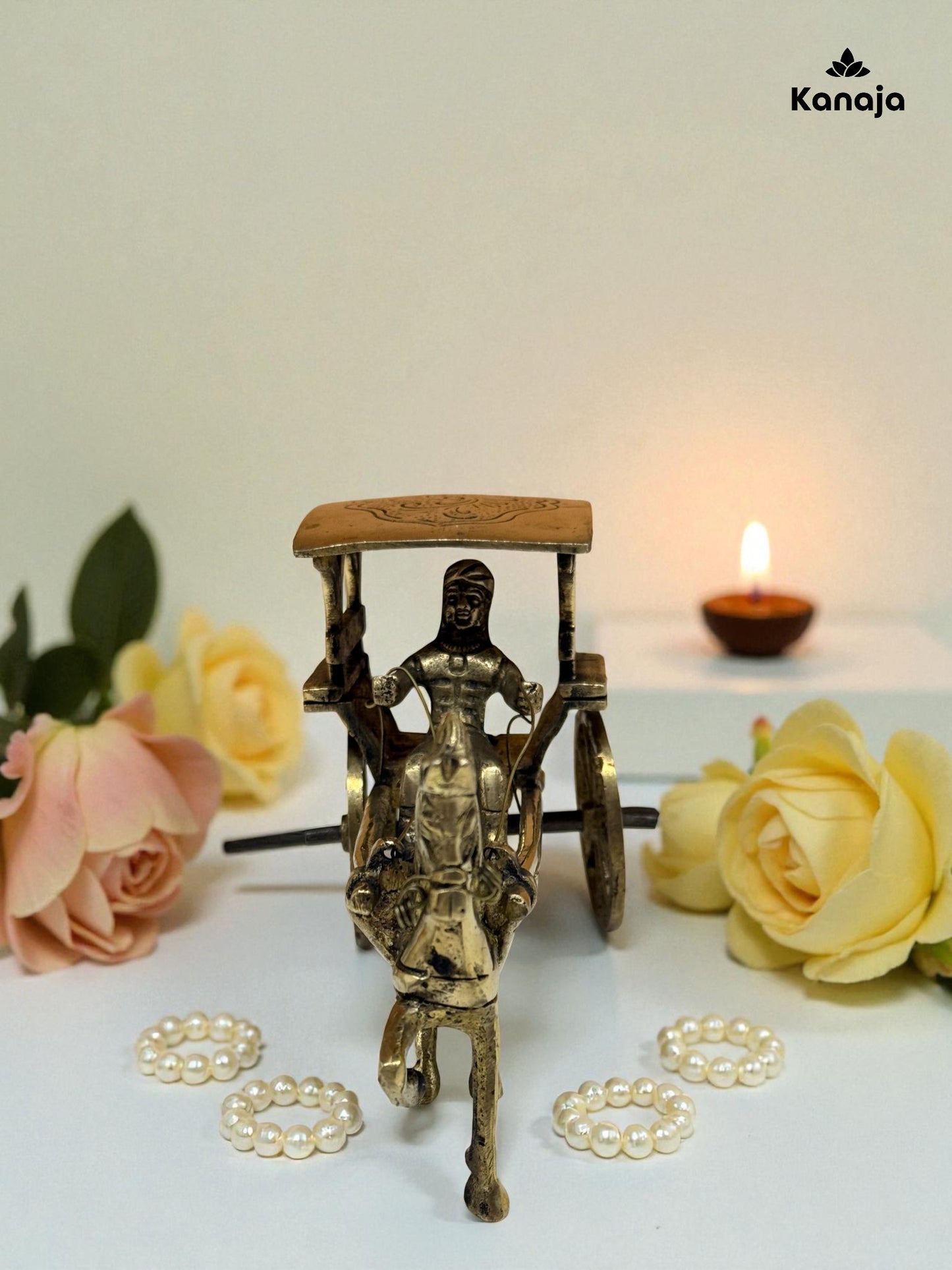 Royal Golden Horse and Carriage Figurine - A Glimpse into Bygone Eras