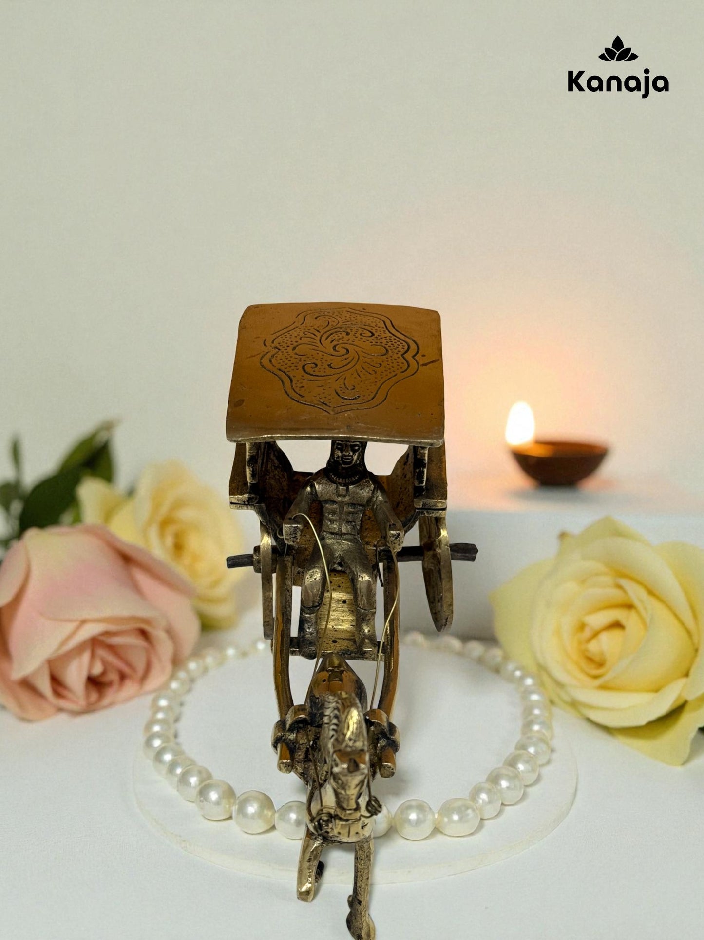 Royal Golden Horse and Carriage Figurine - A Glimpse into Bygone Eras