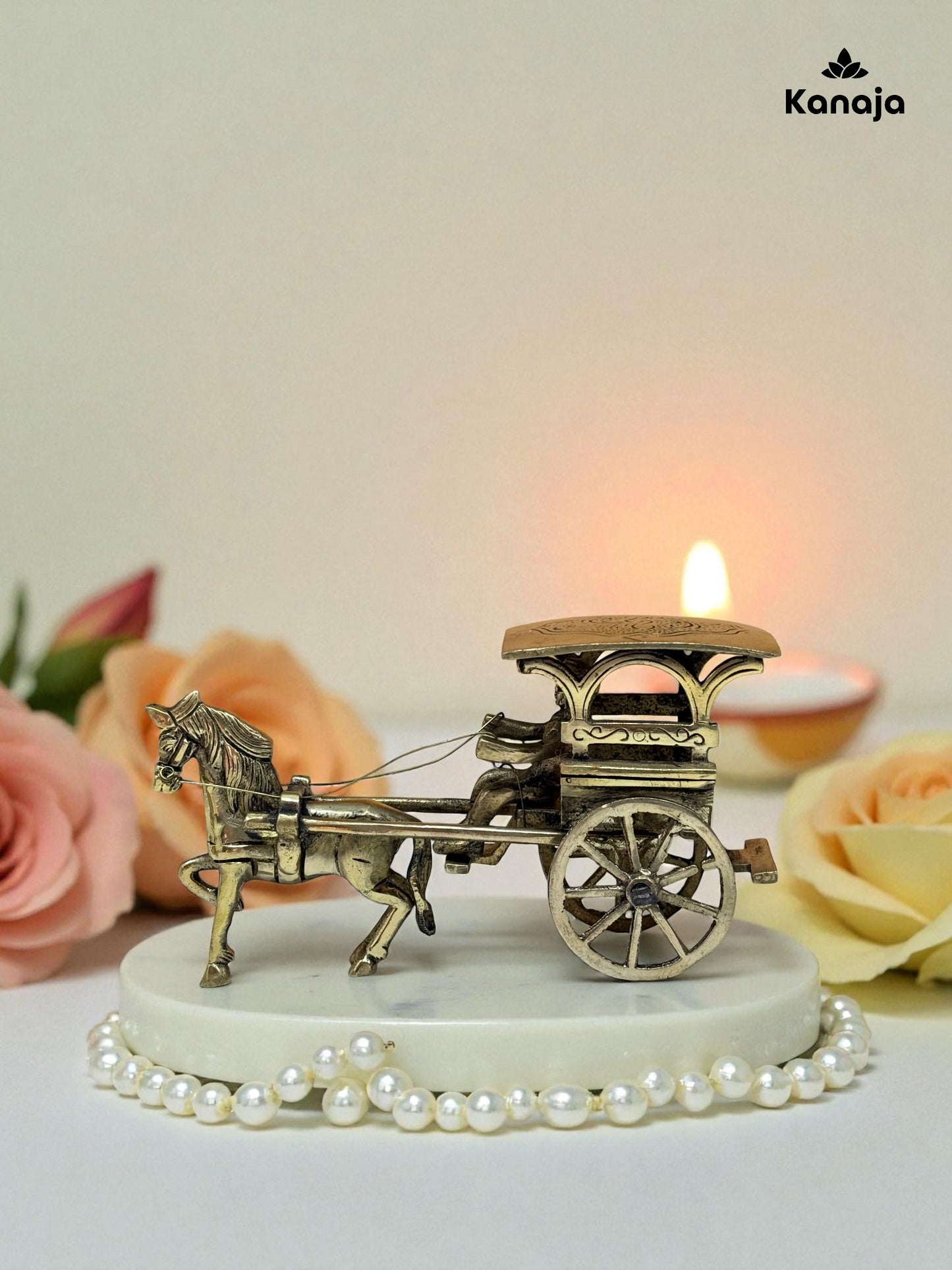 Royal Golden Horse and Carriage Figurine - A Glimpse into Bygone Eras