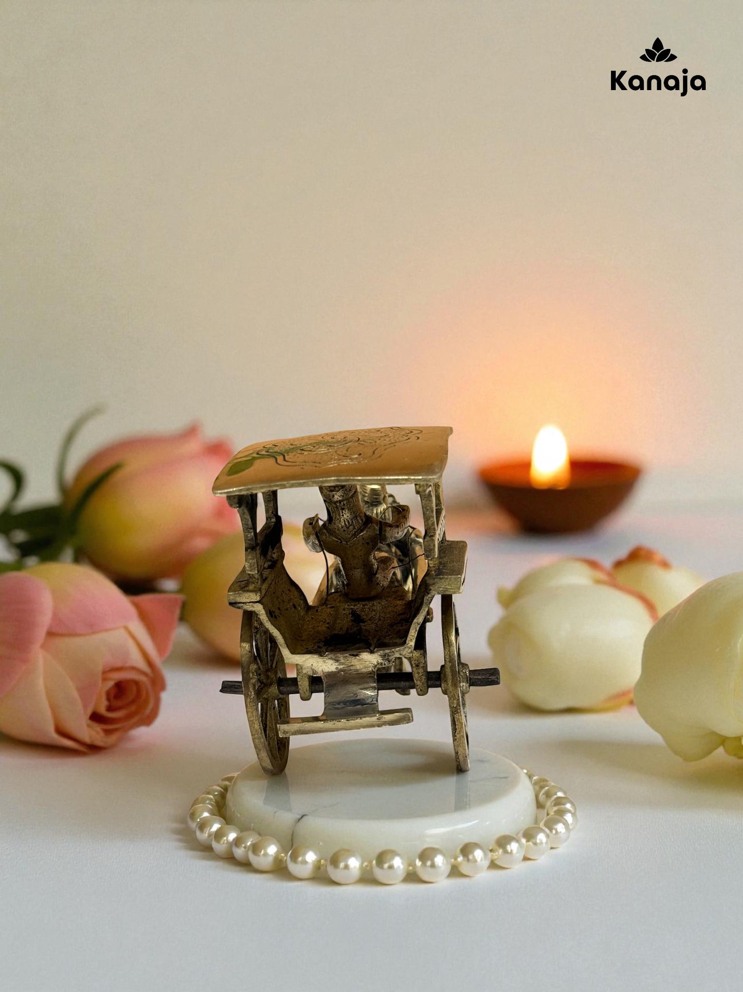 Royal Golden Horse and Carriage Figurine - A Glimpse into Bygone Eras