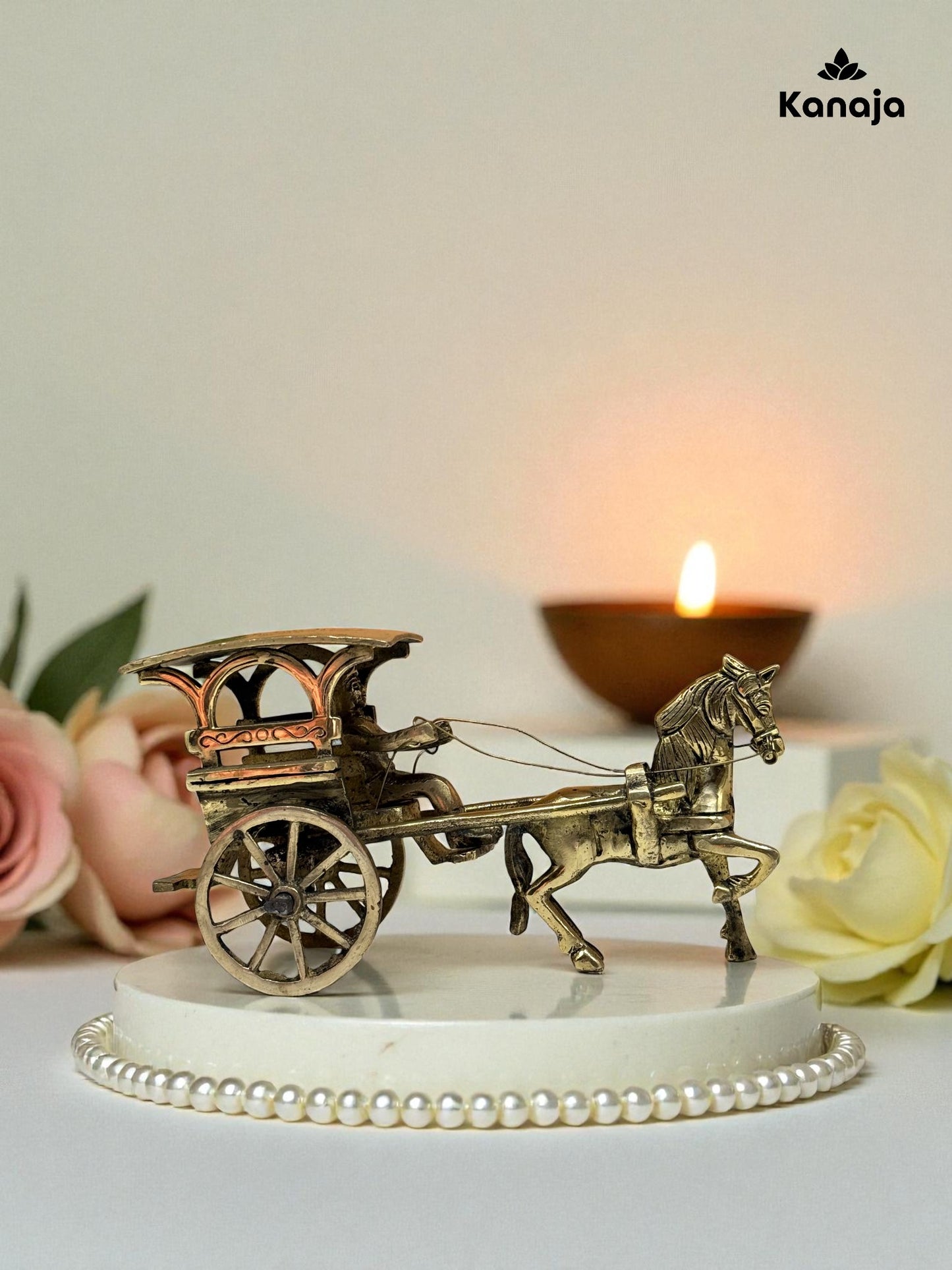 Royal Golden Horse and Carriage Figurine - A Glimpse into Bygone Eras