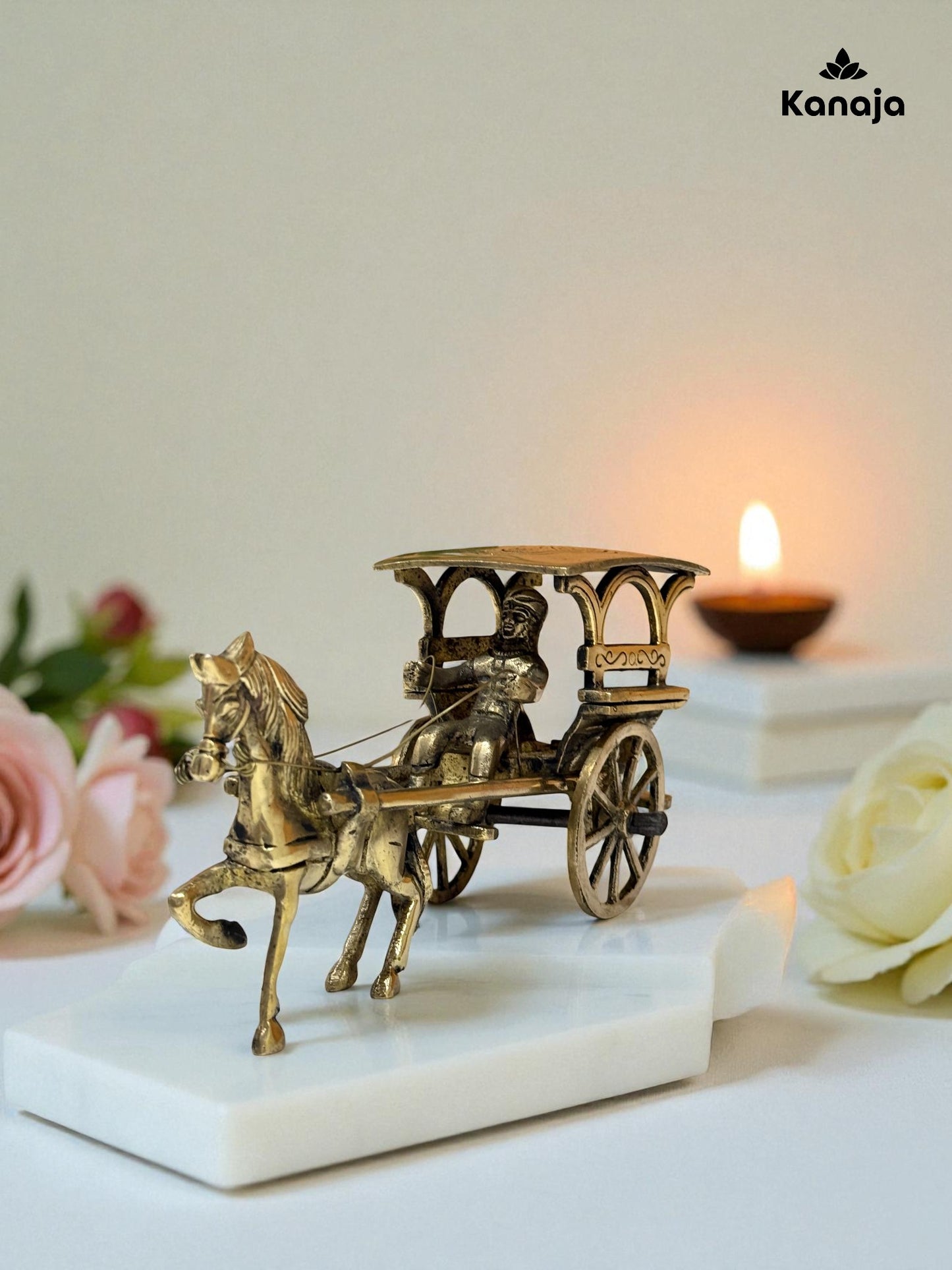 Royal Golden Horse and Carriage Figurine - A Glimpse into Bygone Eras