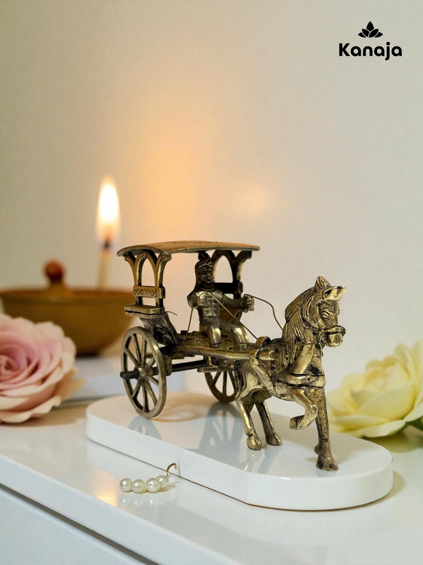Royal Golden Horse and Carriage Figurine - A Glimpse into Bygone Eras