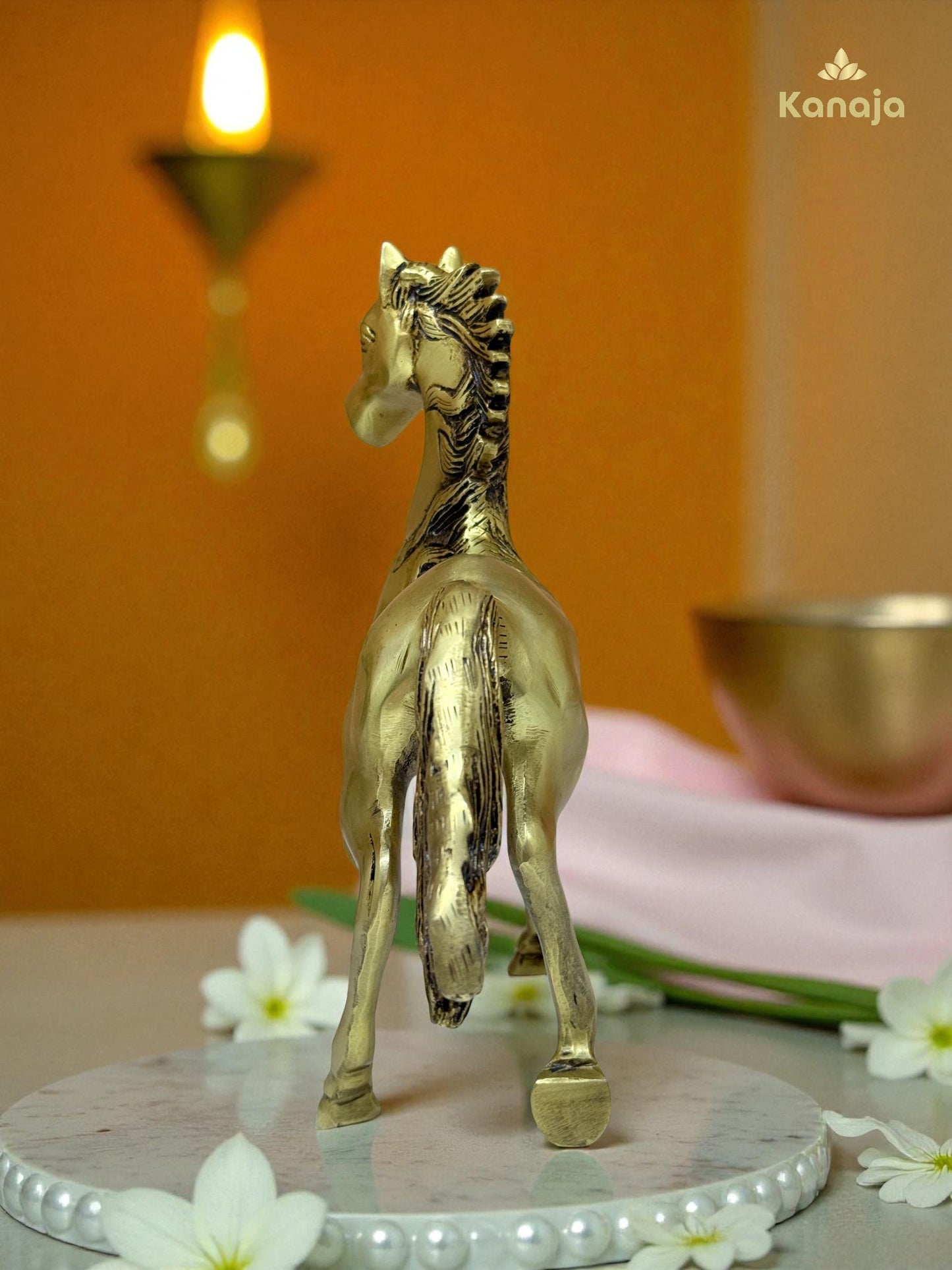 Dynamic Golden Horse Statue - A Symbol of Power and Grace