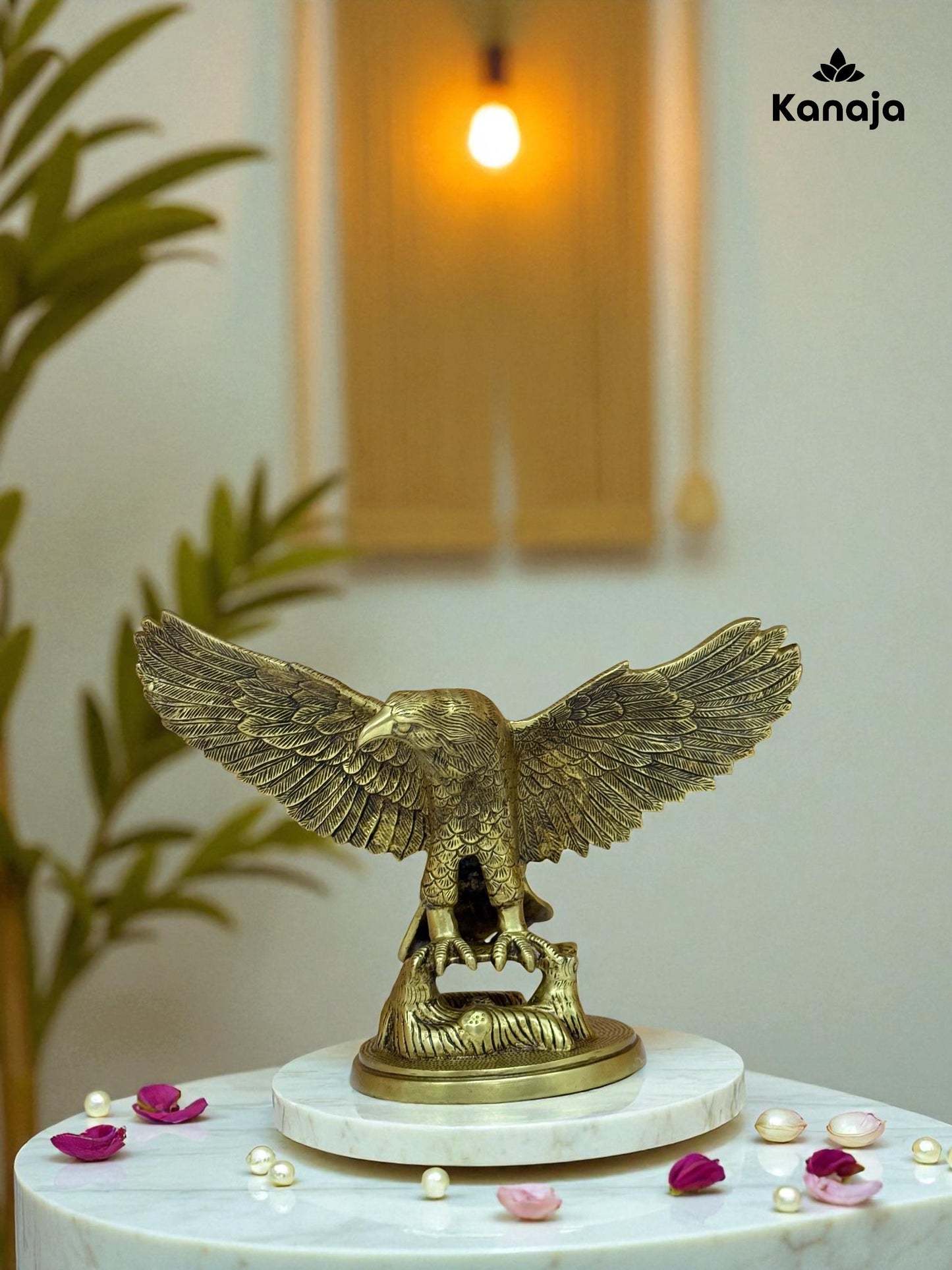 Majestic Golden Eagle Statue - A Symbol of Freedom and Vision