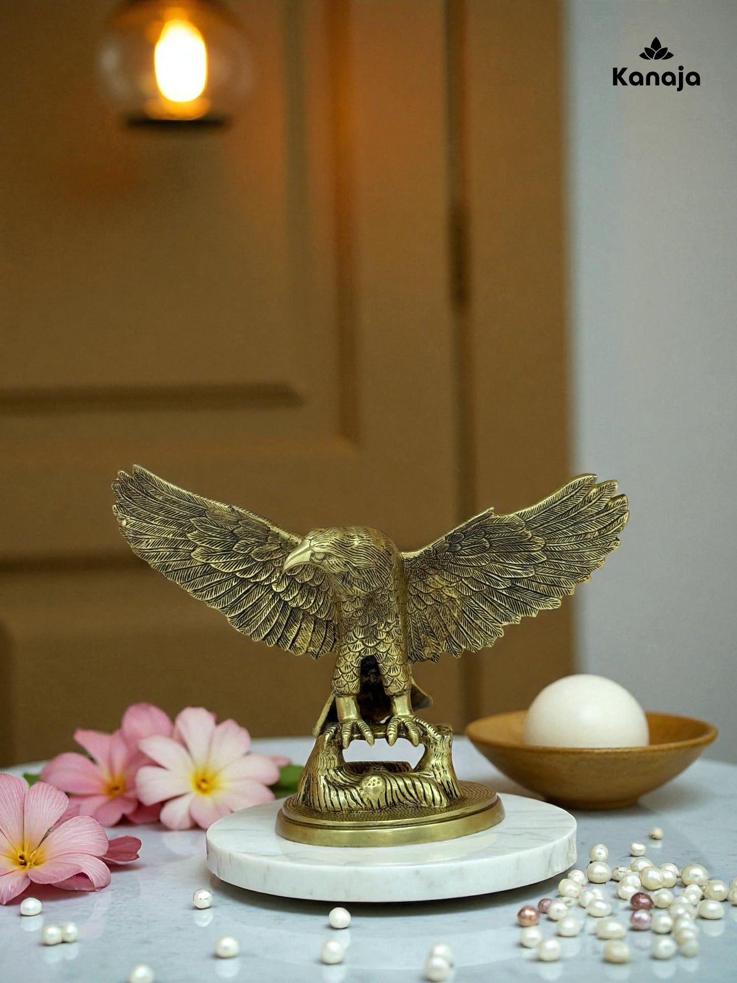 Majestic Golden Eagle Statue - A Symbol of Freedom and Vision