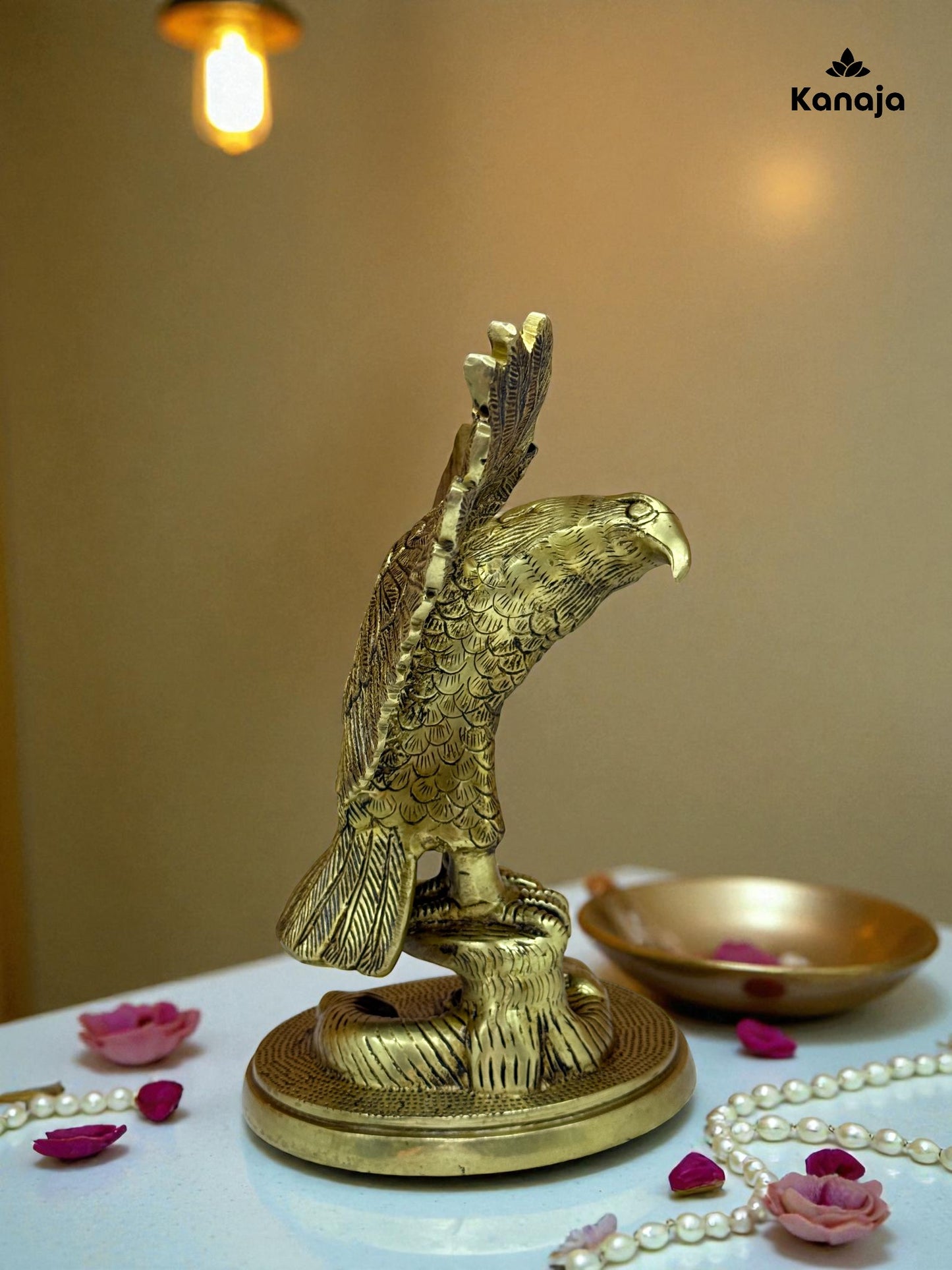 Majestic Golden Eagle Statue - A Symbol of Freedom and Vision