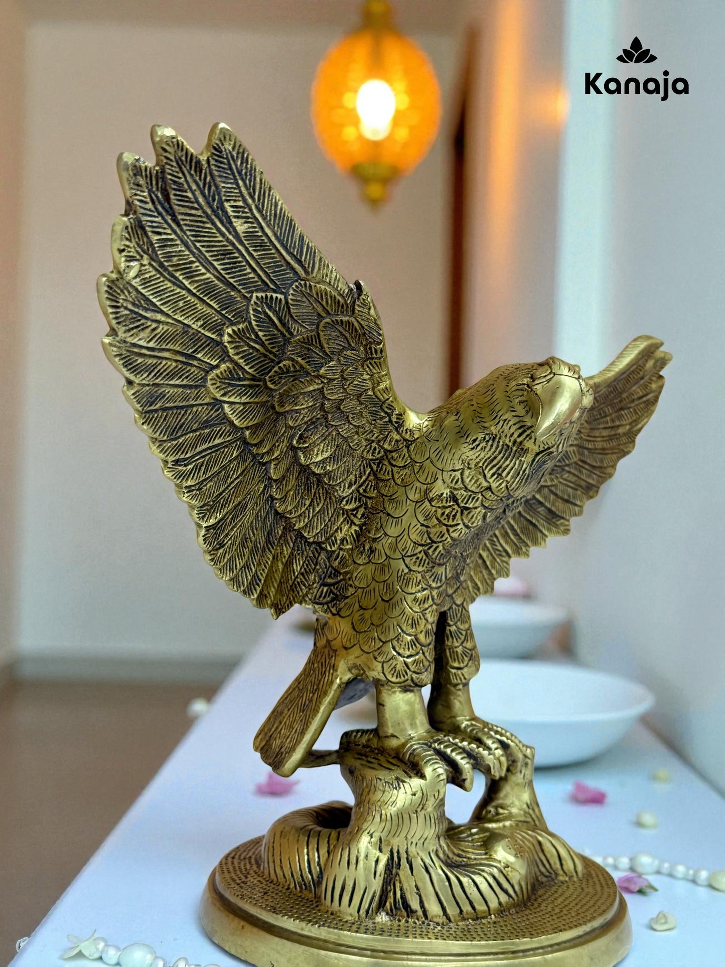 Majestic Golden Eagle Statue - A Symbol of Freedom and Vision