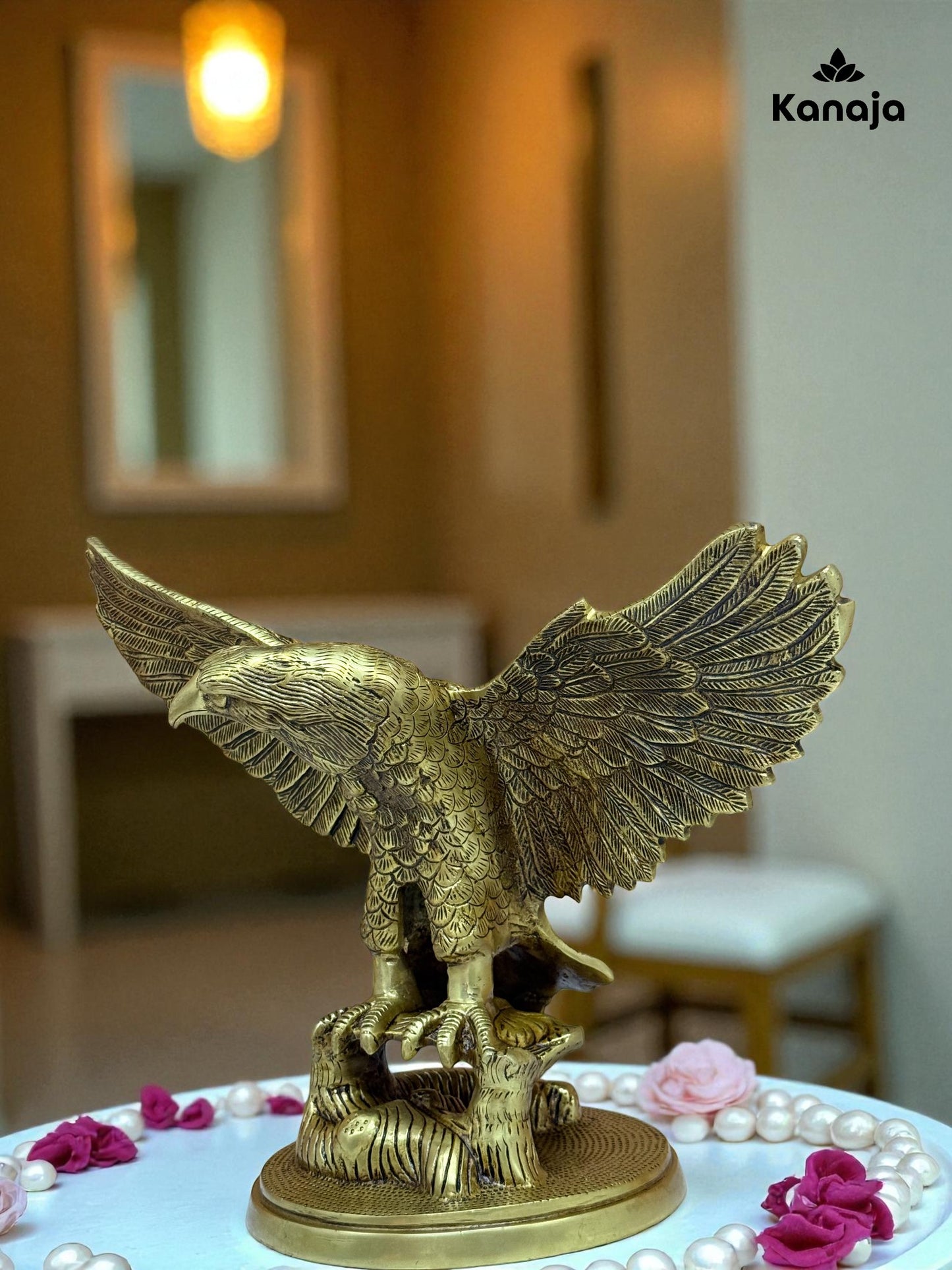 Majestic Golden Eagle Statue - A Symbol of Freedom and Vision
