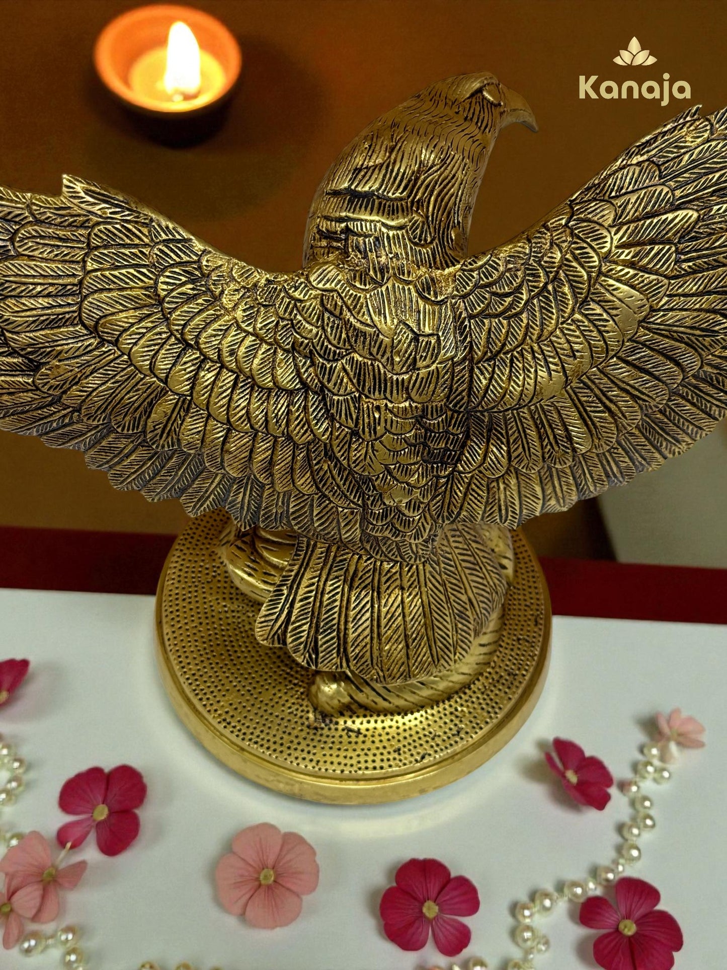Majestic Golden Eagle Statue - A Symbol of Freedom and Vision