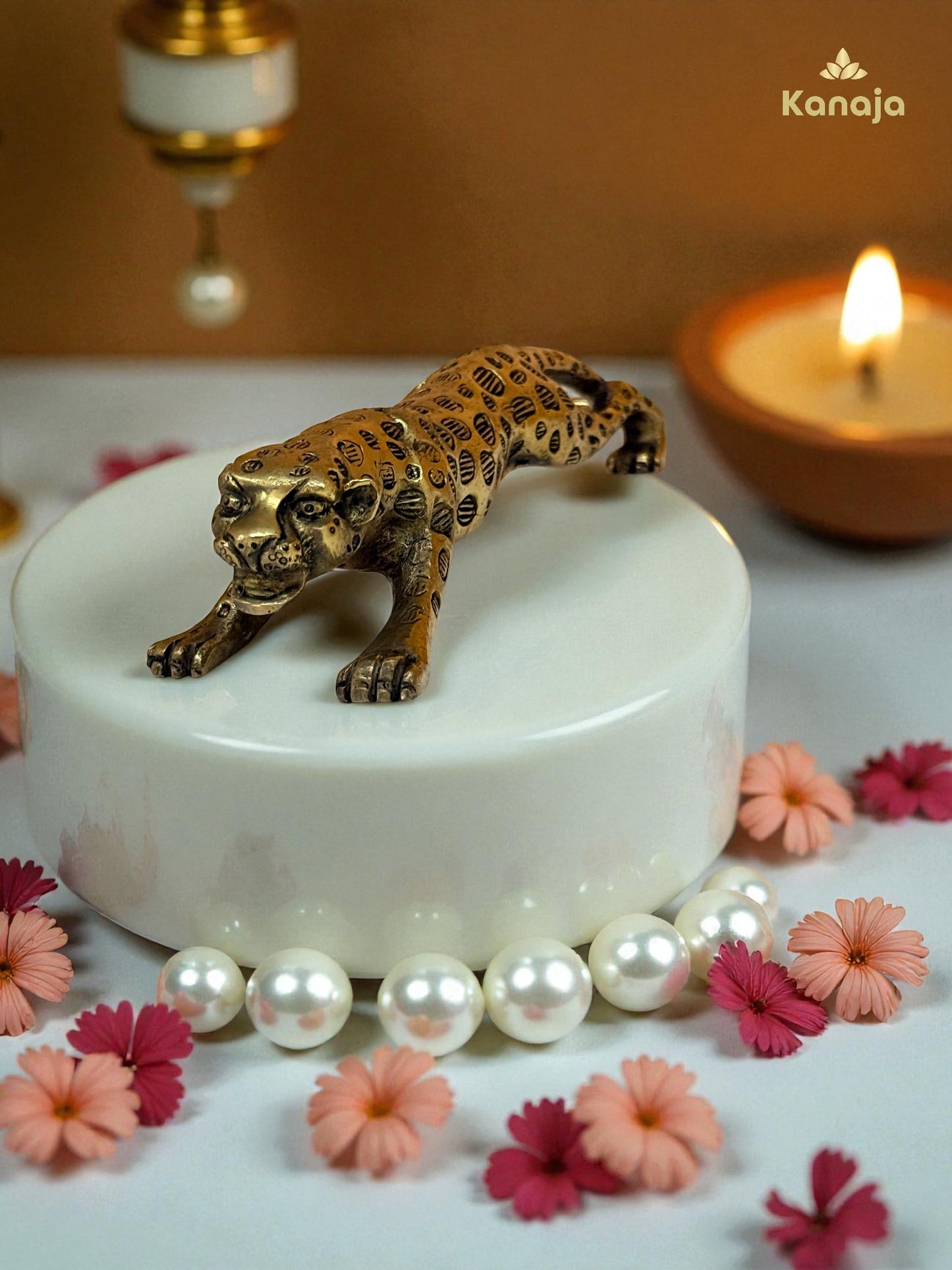 Striking Golden Leopard Figurine - A Symbol of Grace and Agility