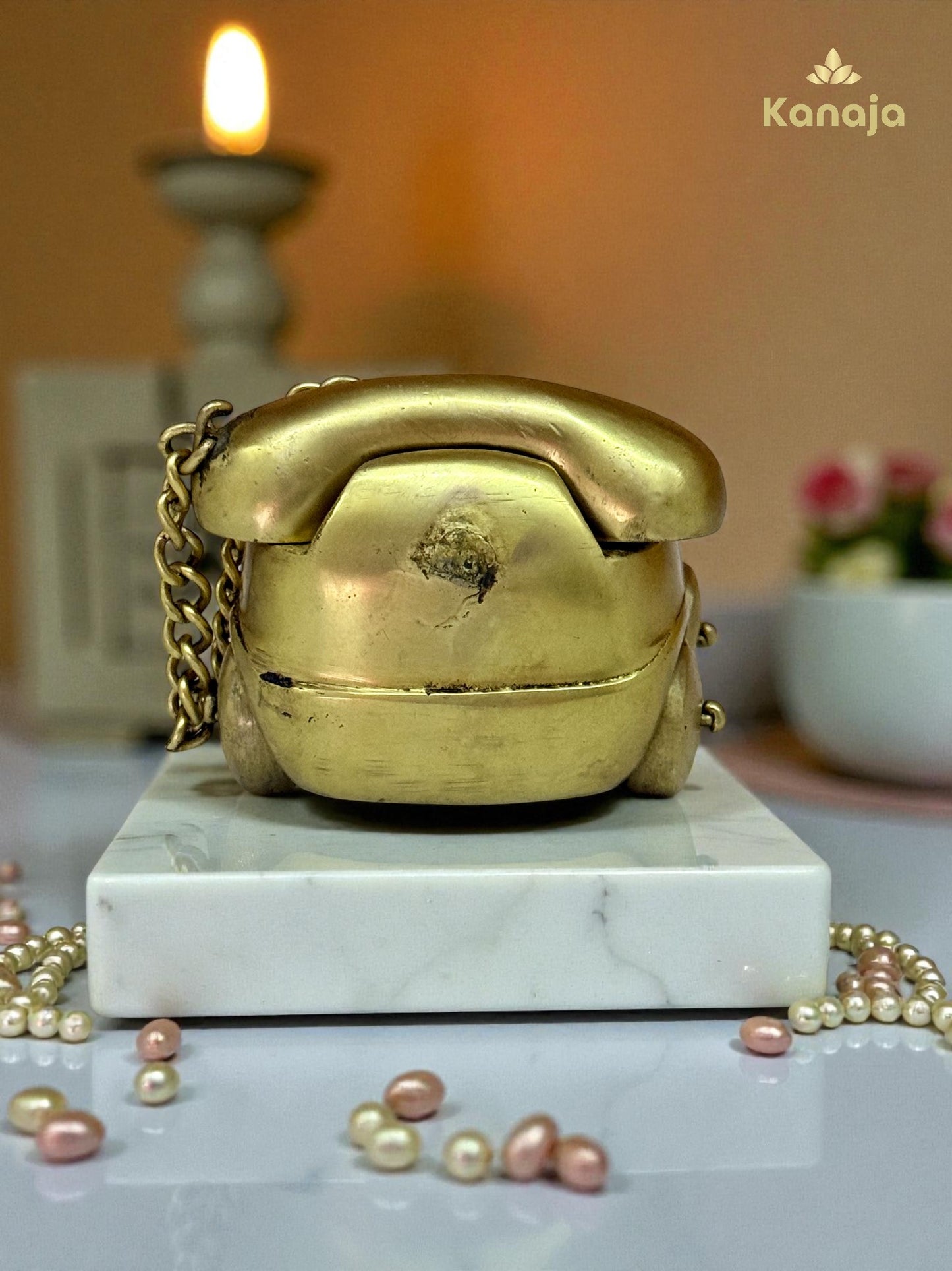 Nostalgic Golden Classic Telephone Figurine - A Touch of Retro Elegance