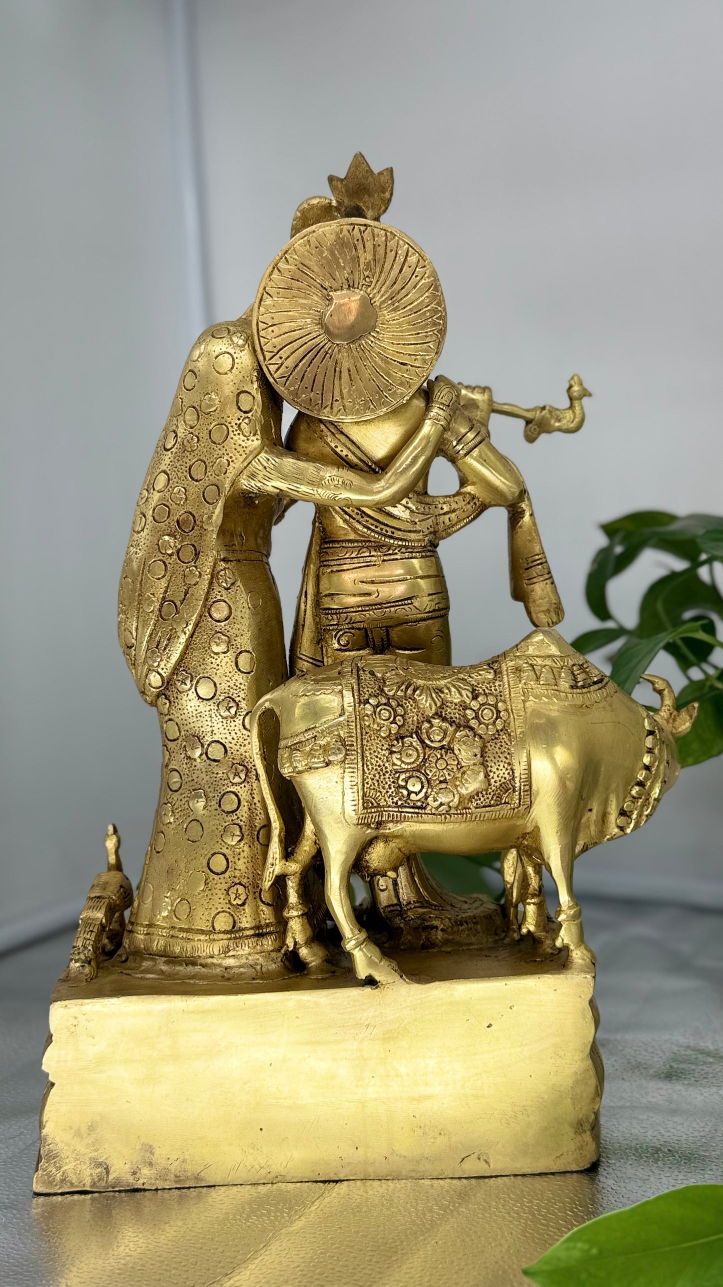 Divine Embrace: Handcrafted Radha Krishna Murti with Sacred Cow