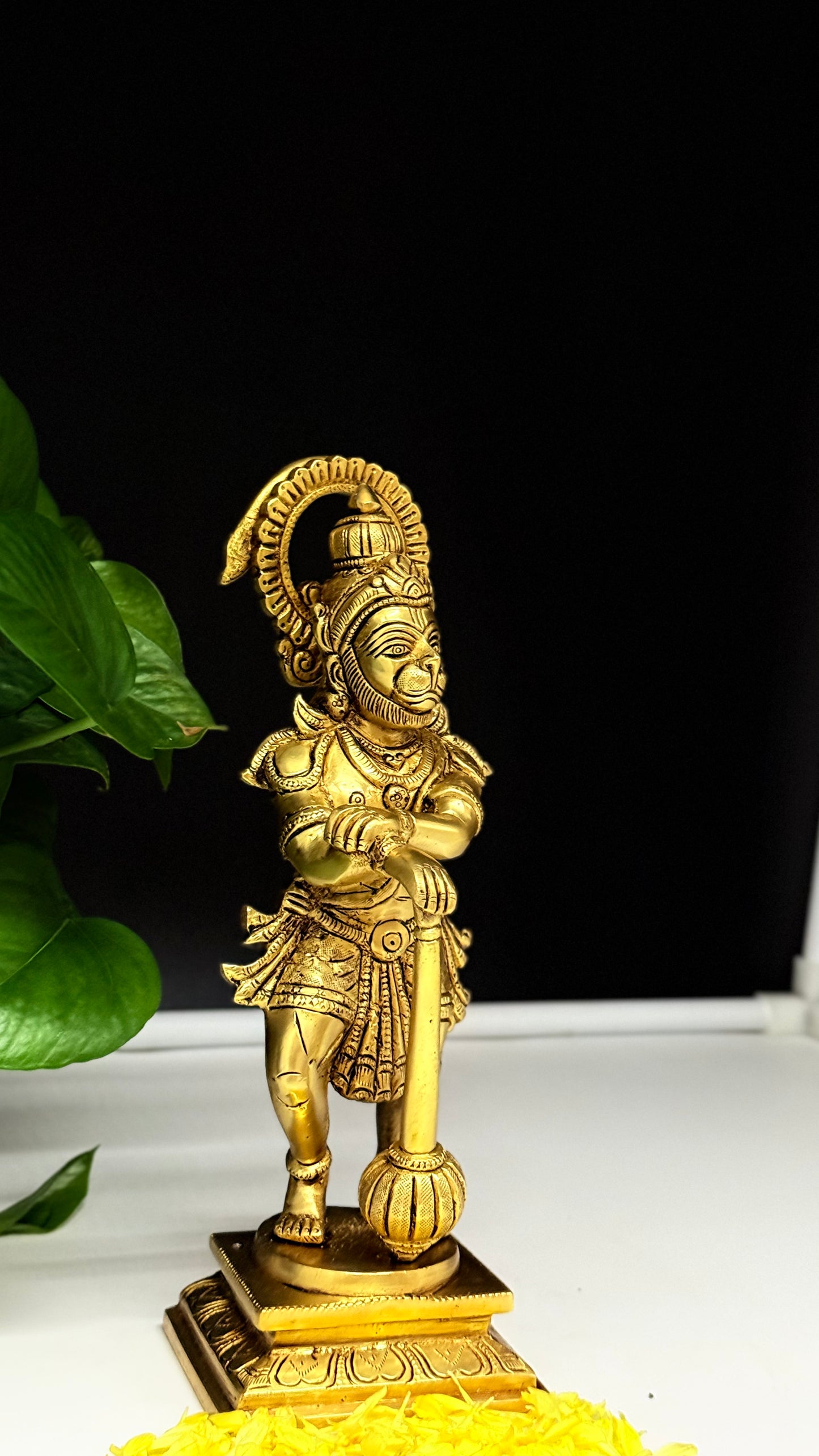 Majestic Brass Hanuman Idol - Embodiment of Strength and Devotion