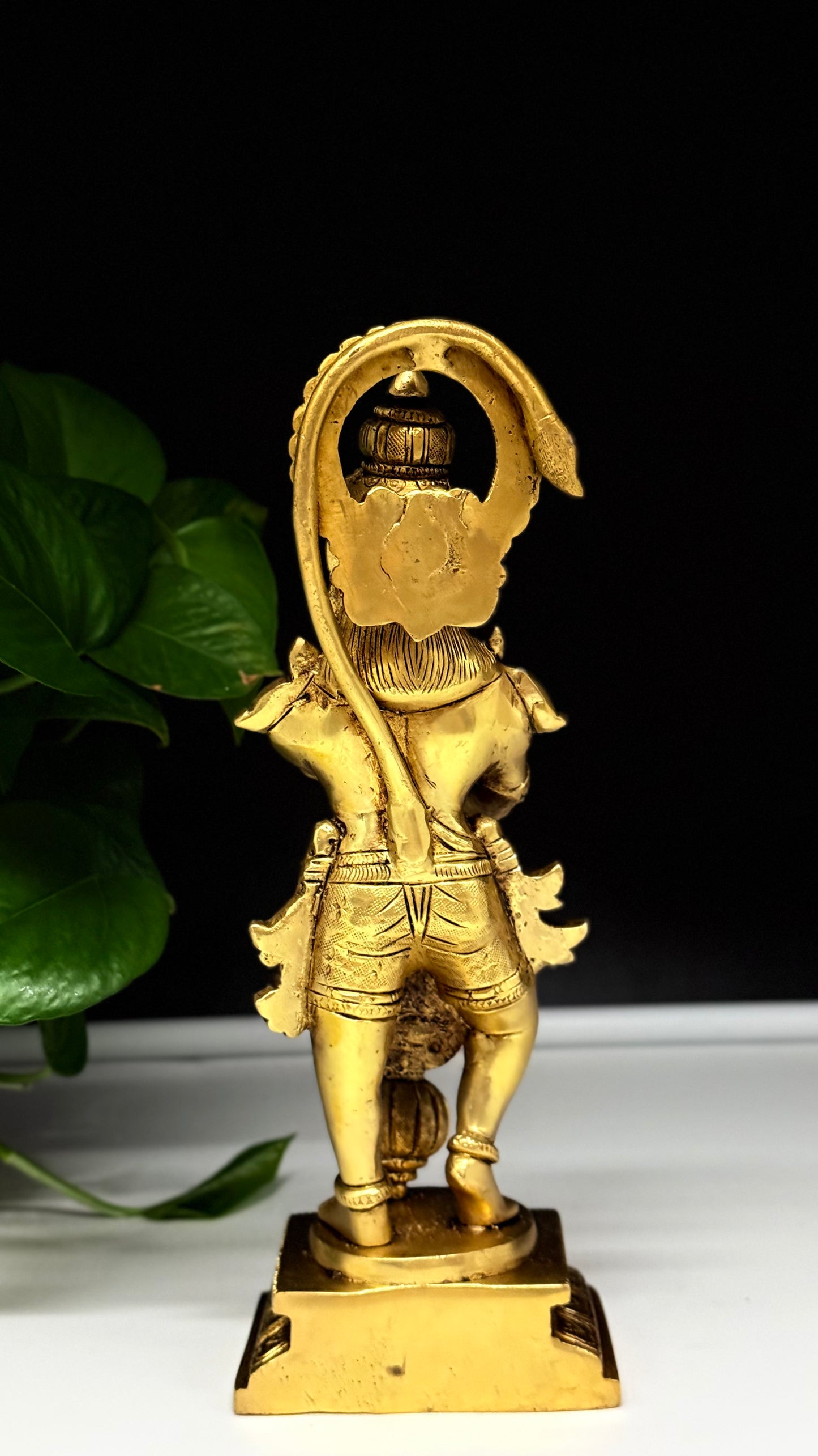Majestic Brass Hanuman Idol - Embodiment of Strength and Devotion